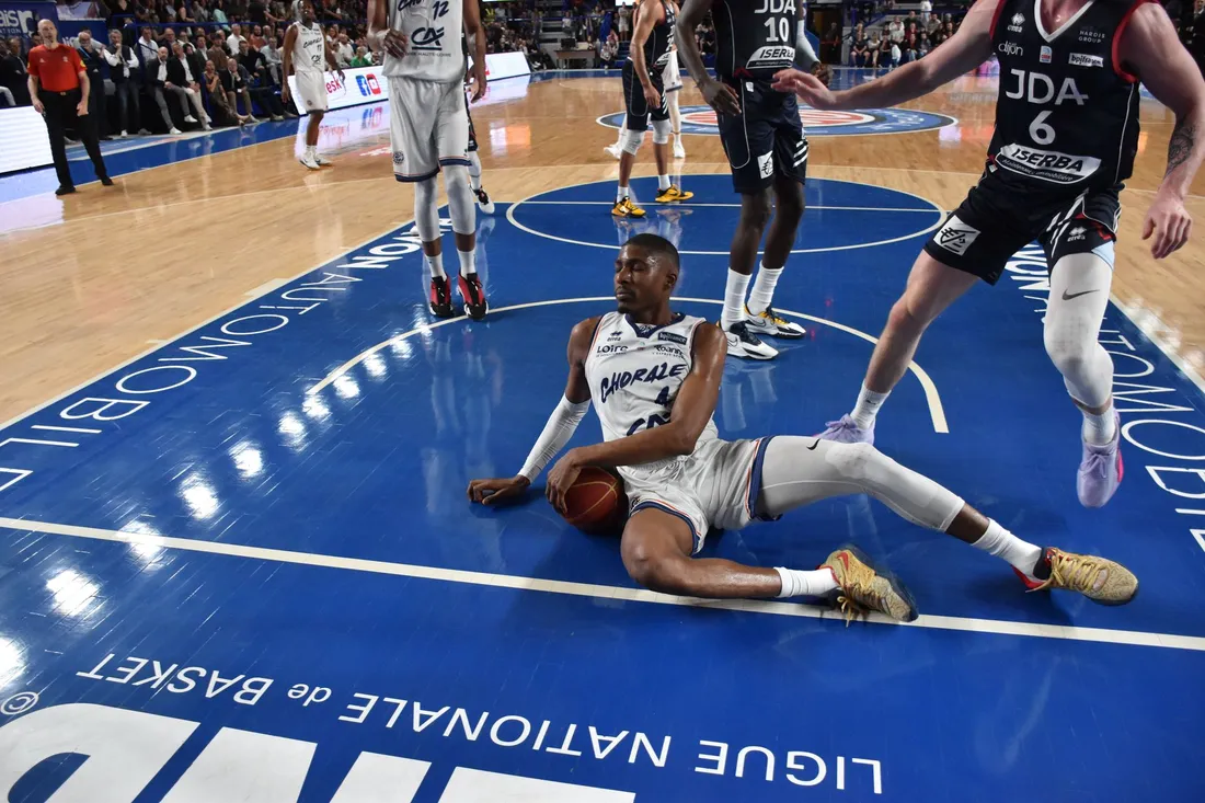 Basket : Ronald March lors de Chorale - Dijon (81-88)