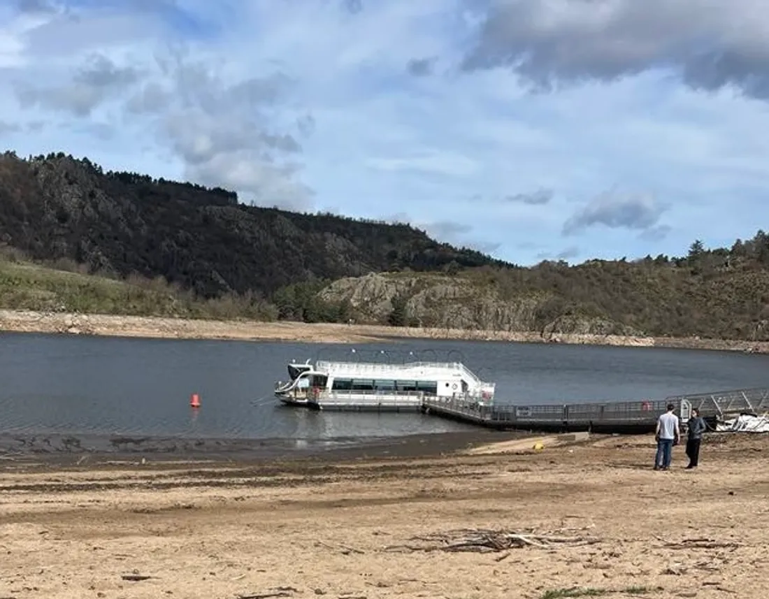 La bateau-mouche des gorges de la Loire.