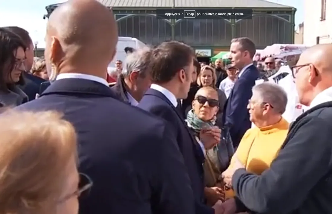 Emmanuel Macron au contact des Français.