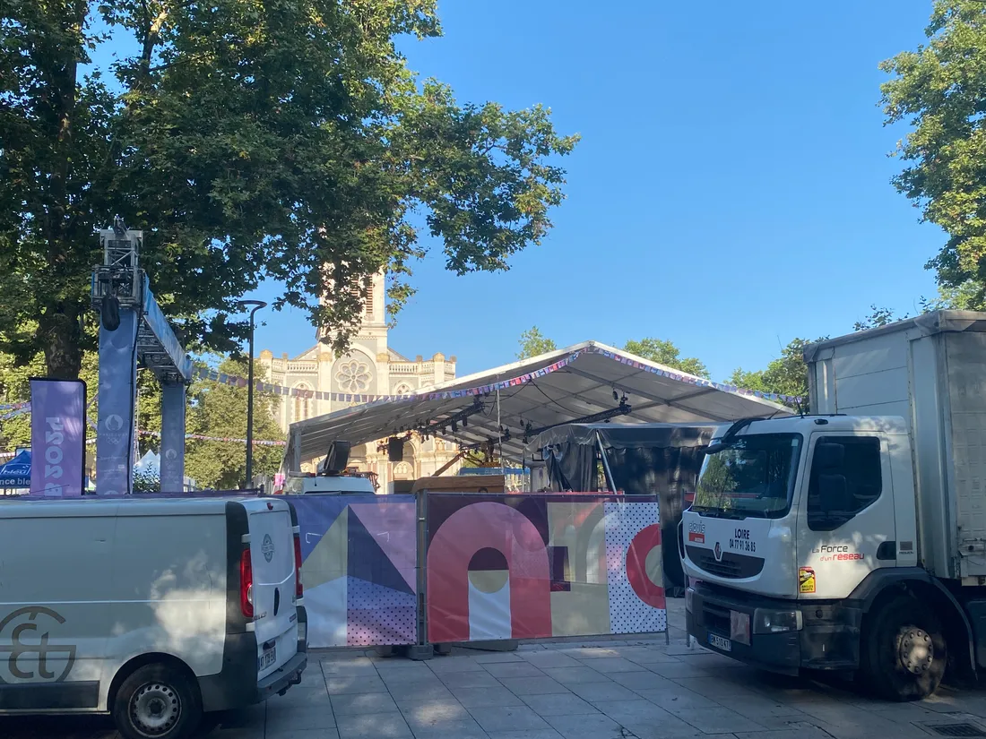 Le démontage du club olympique a commencé dès ce jeudi matin.