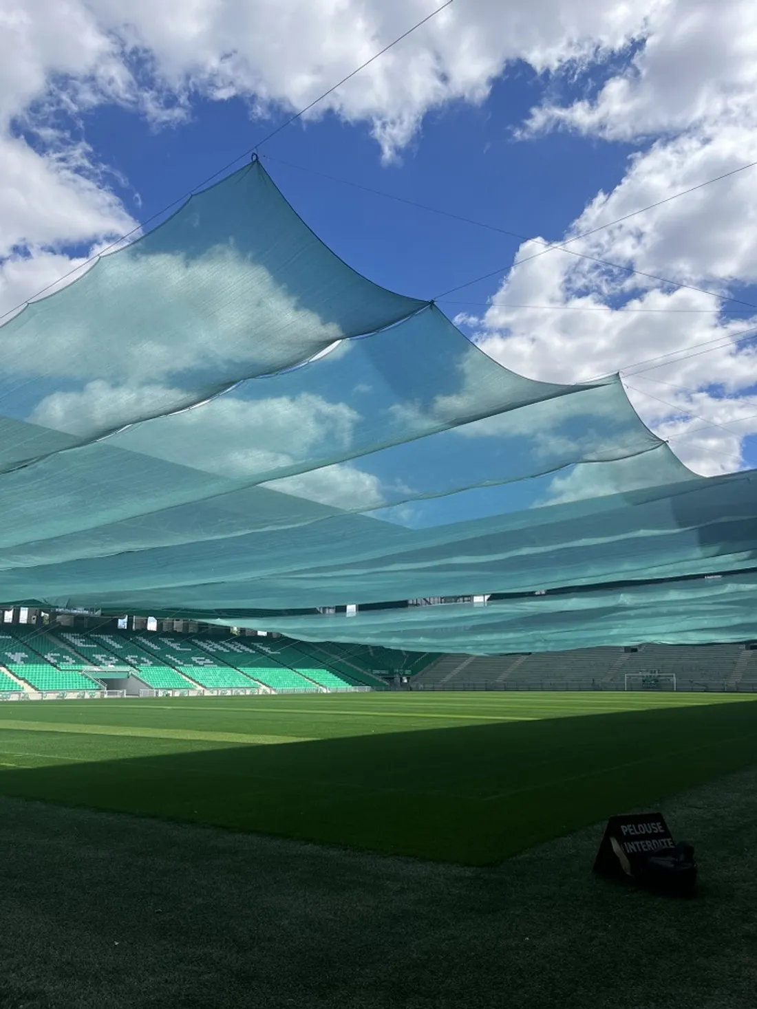 Les voiles d'ombrage du stade Geoffroy-Guichard