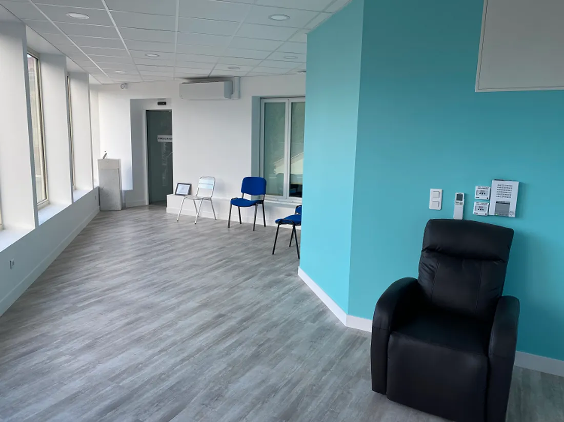 salle d'attente vide maison de santé Chambon-Feugerolles