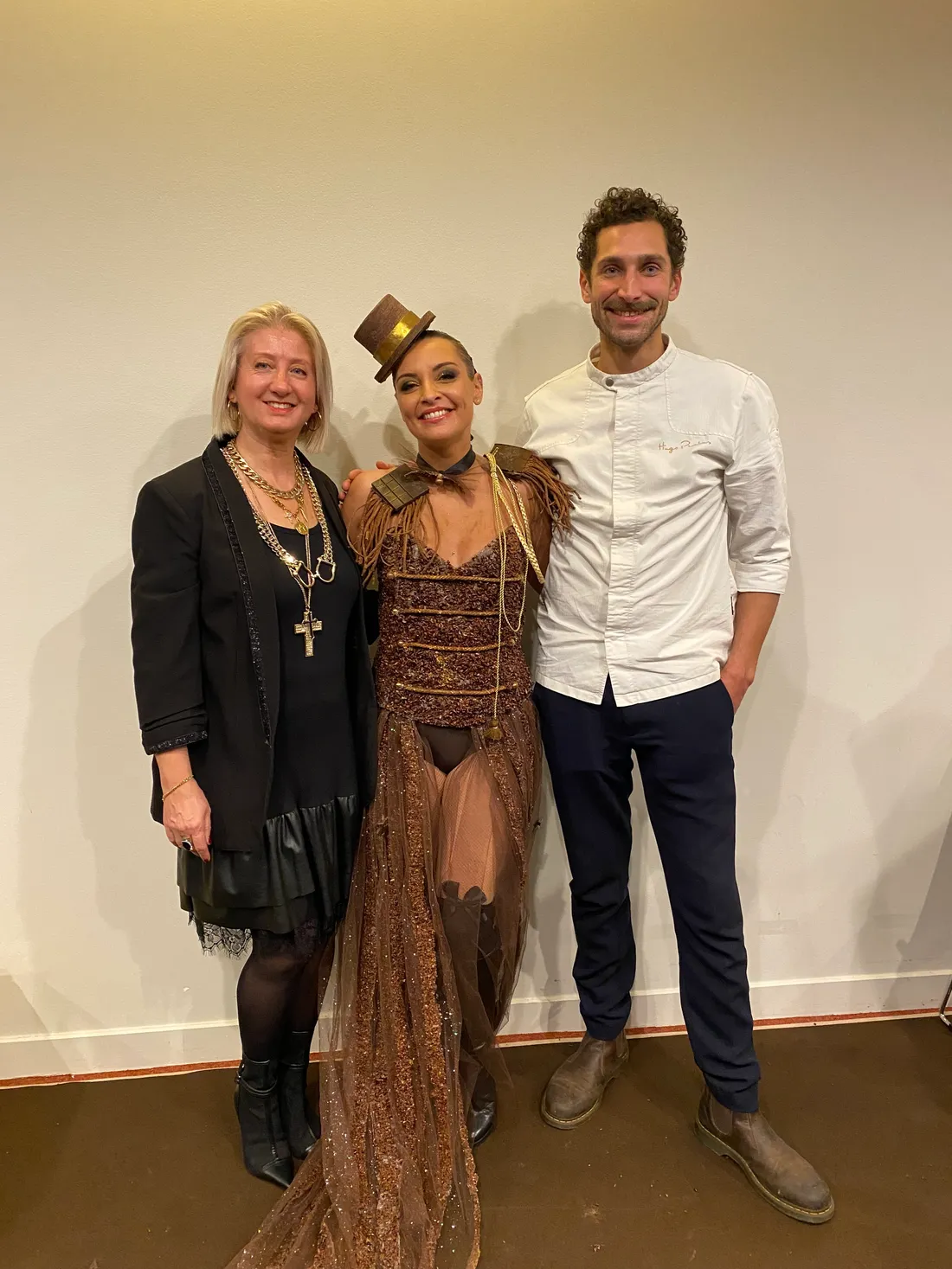 Priscilla Betti aux côtés d'Hugo Pralus et de la styliste Marie Ferrero-Favoriti.