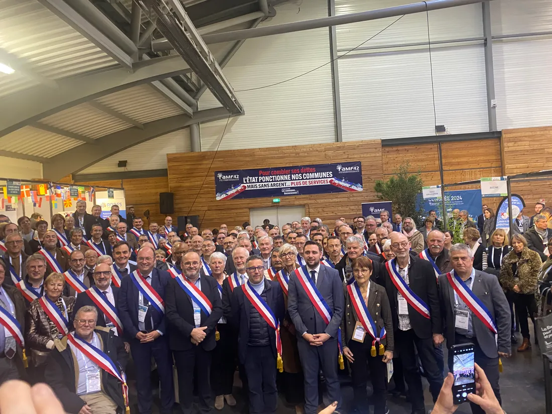 Les élus rassemblés ce vendredi.