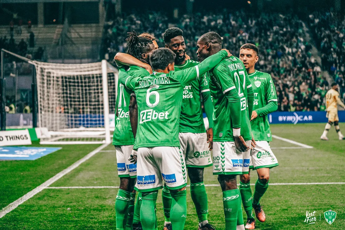 Les nouveaux maillots des Verts.