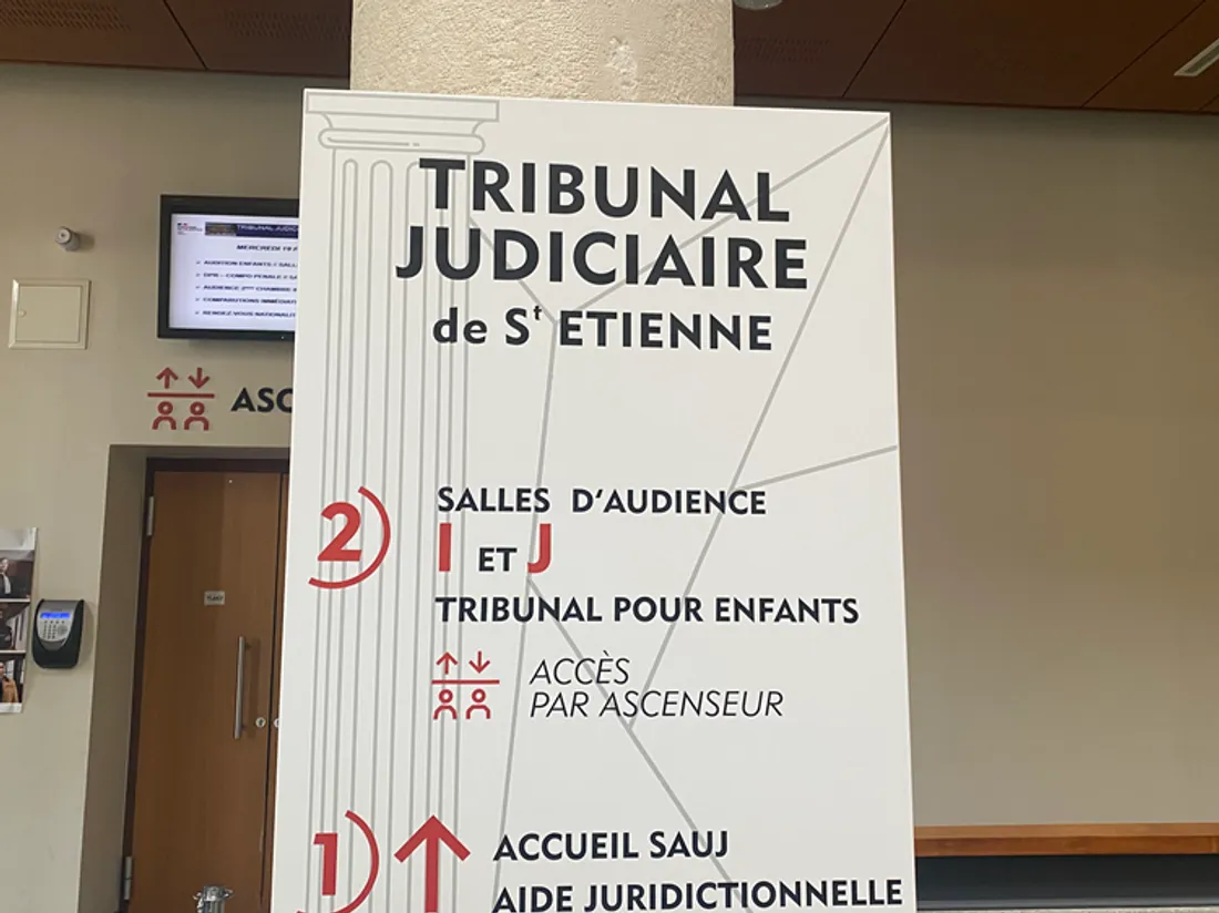Panneau accueil tribunal de Saint-Étienne 