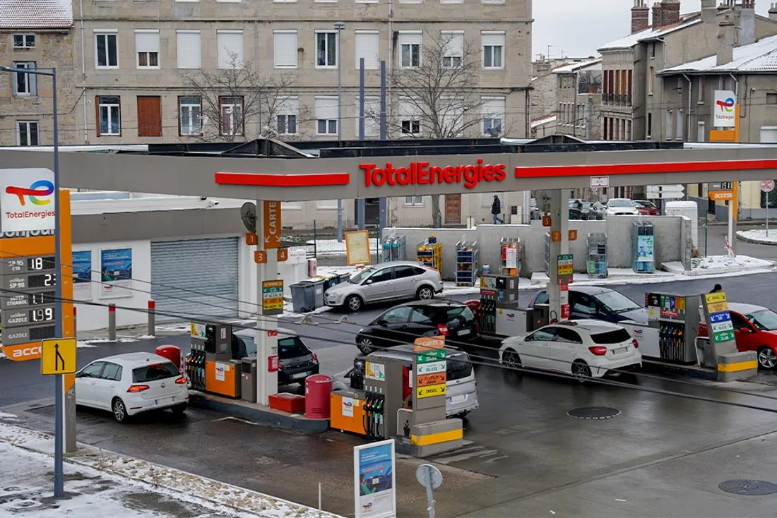 Station essence voitures