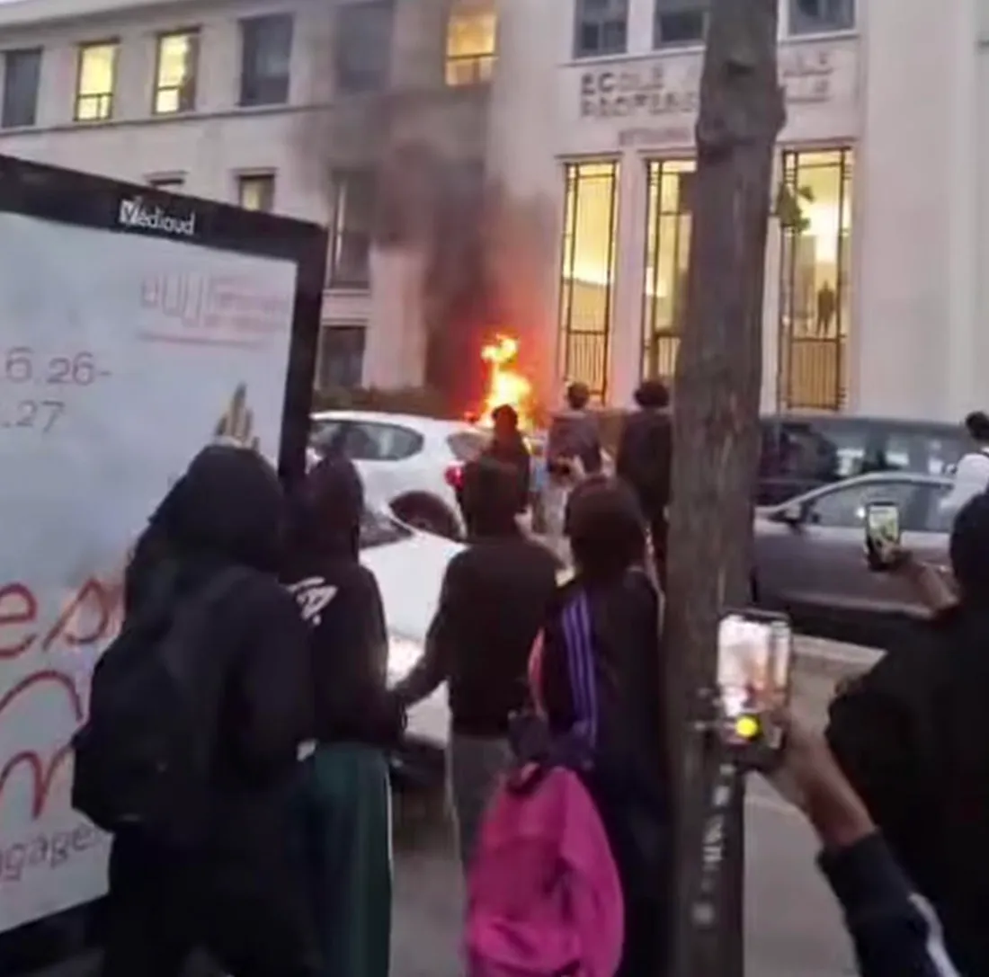 Le blocus devant le lycée.