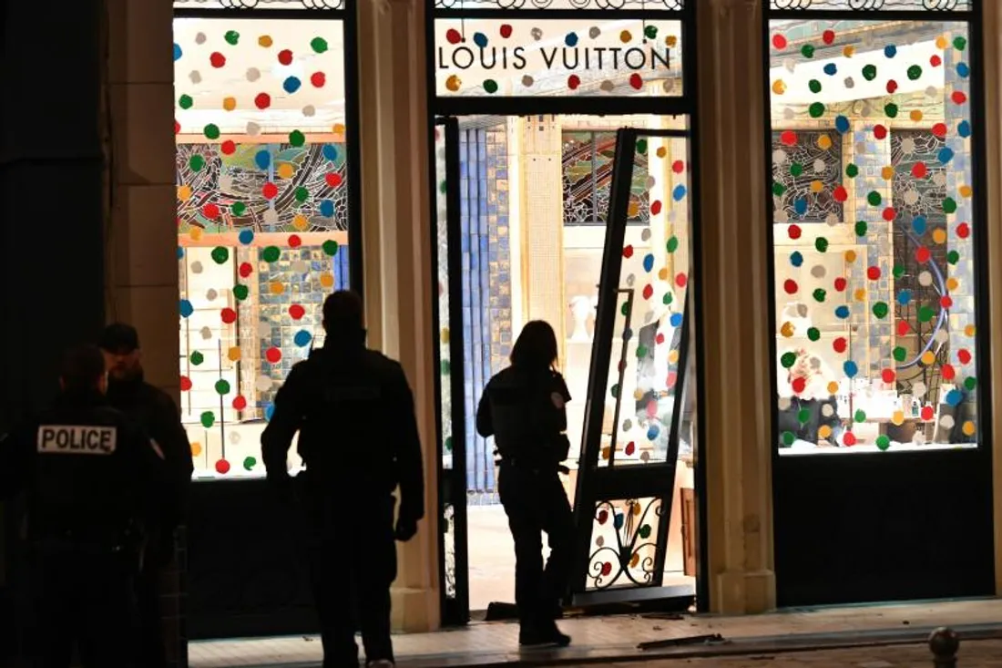 Casse à la voiture bélier Louis Vuitton