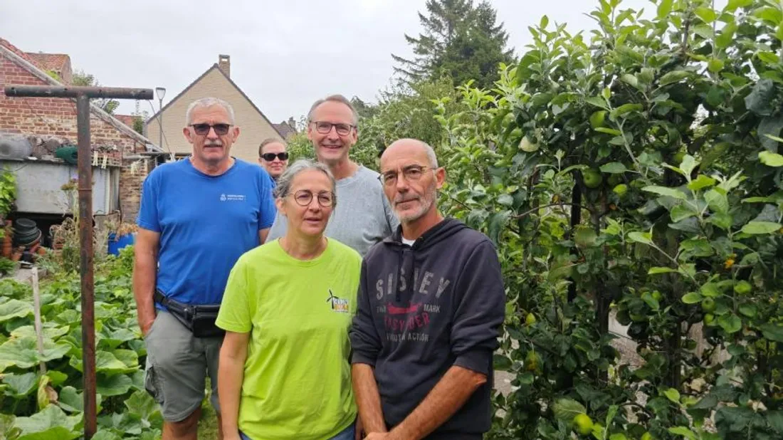 Valérie Lagache et les membres de l'association. 