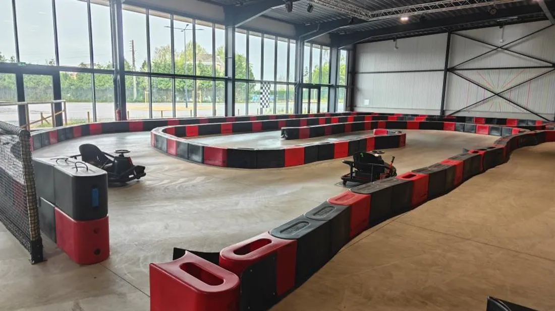 Le site dispose de pistes laser boost. 