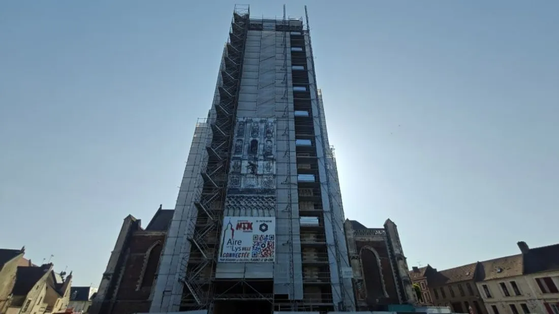 La tour est en cours de restauration. 