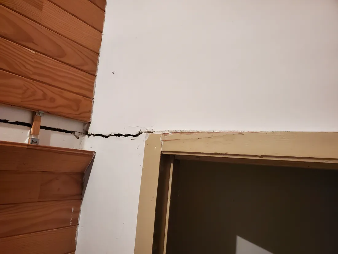 Les fissures sont énormes dans cette maison de Killem