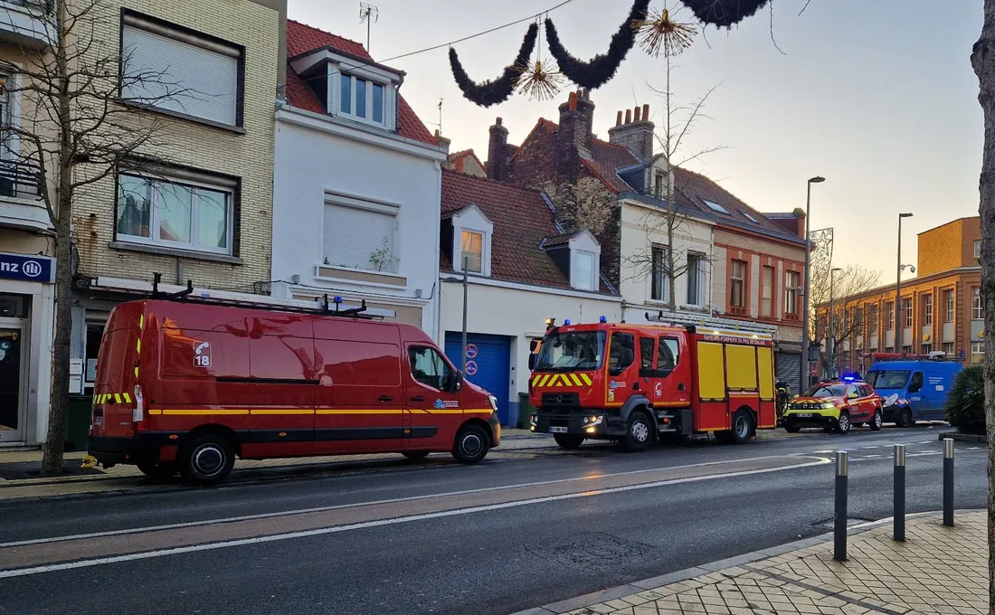 Les pompiers mobilisés boulevard Pasteur à Calais