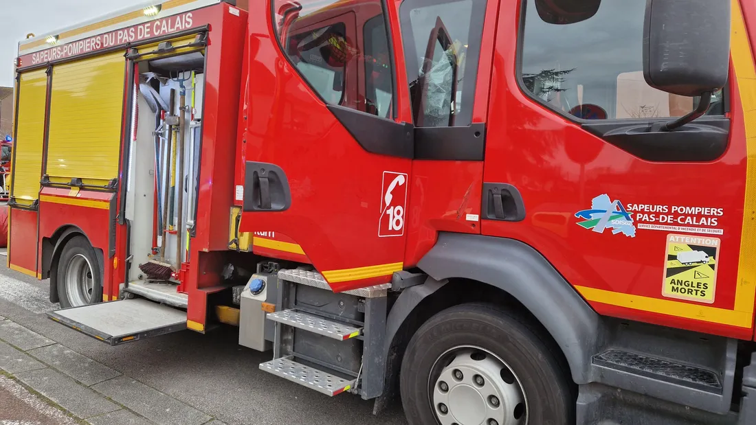 Les pompiers sont intervenus pour éteindre les flammes. 