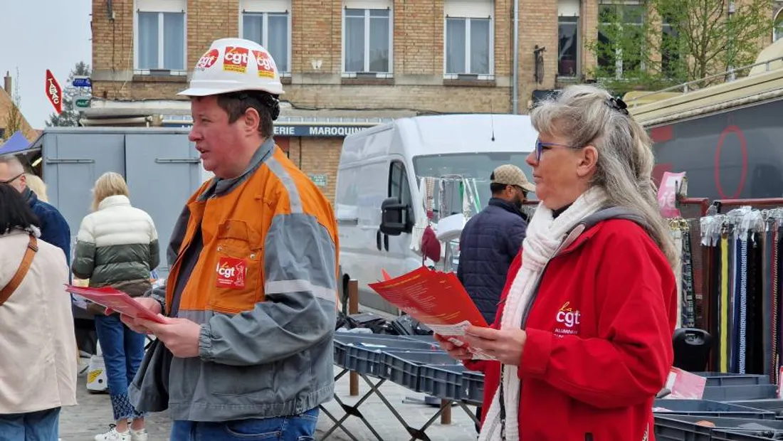Ce lundi matin, une opération de tractage a été menée au marché de Bergues. 
