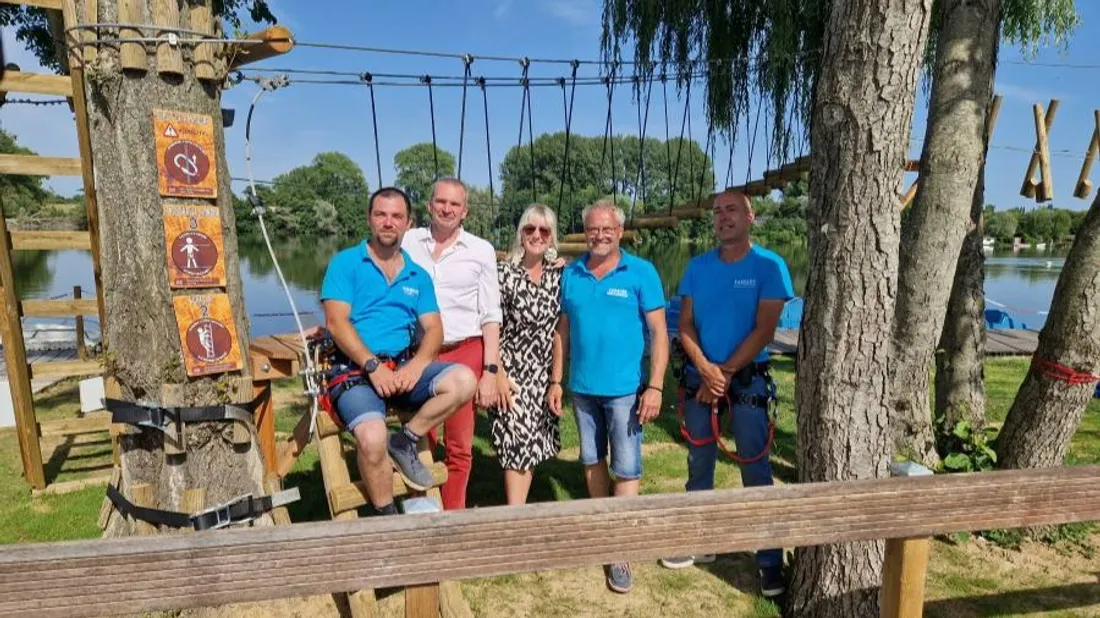 Equipe d'Eurolac avec le Maire d'Ardres Ludovic Loquet. 