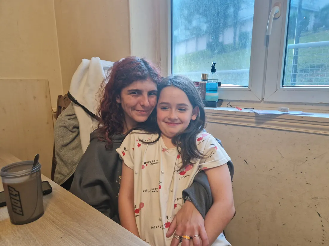 Alexandra et sa fille Maria, désormais en classe de CE2