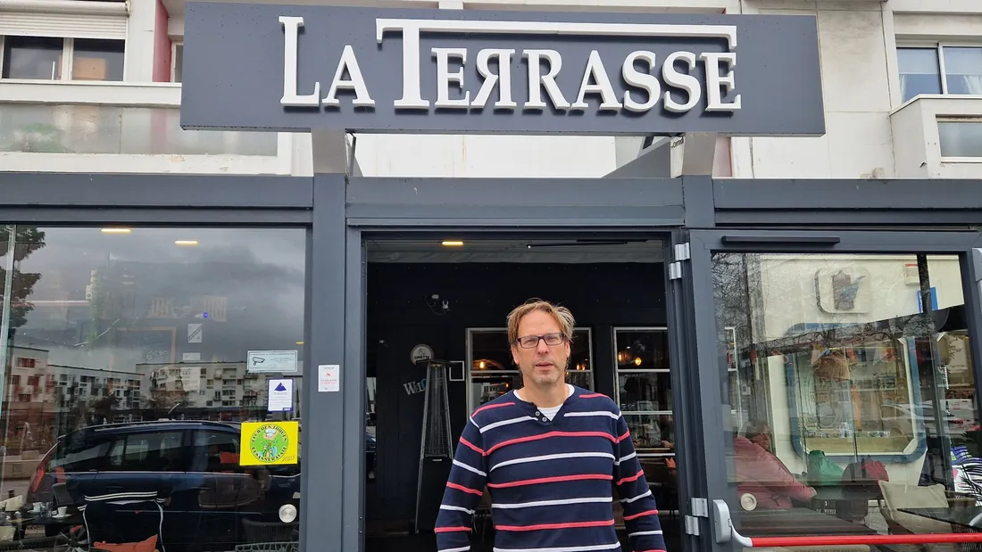 Les restaurants comme La Terrasse resteront ouverts tard le soir pour servir tous les clients
