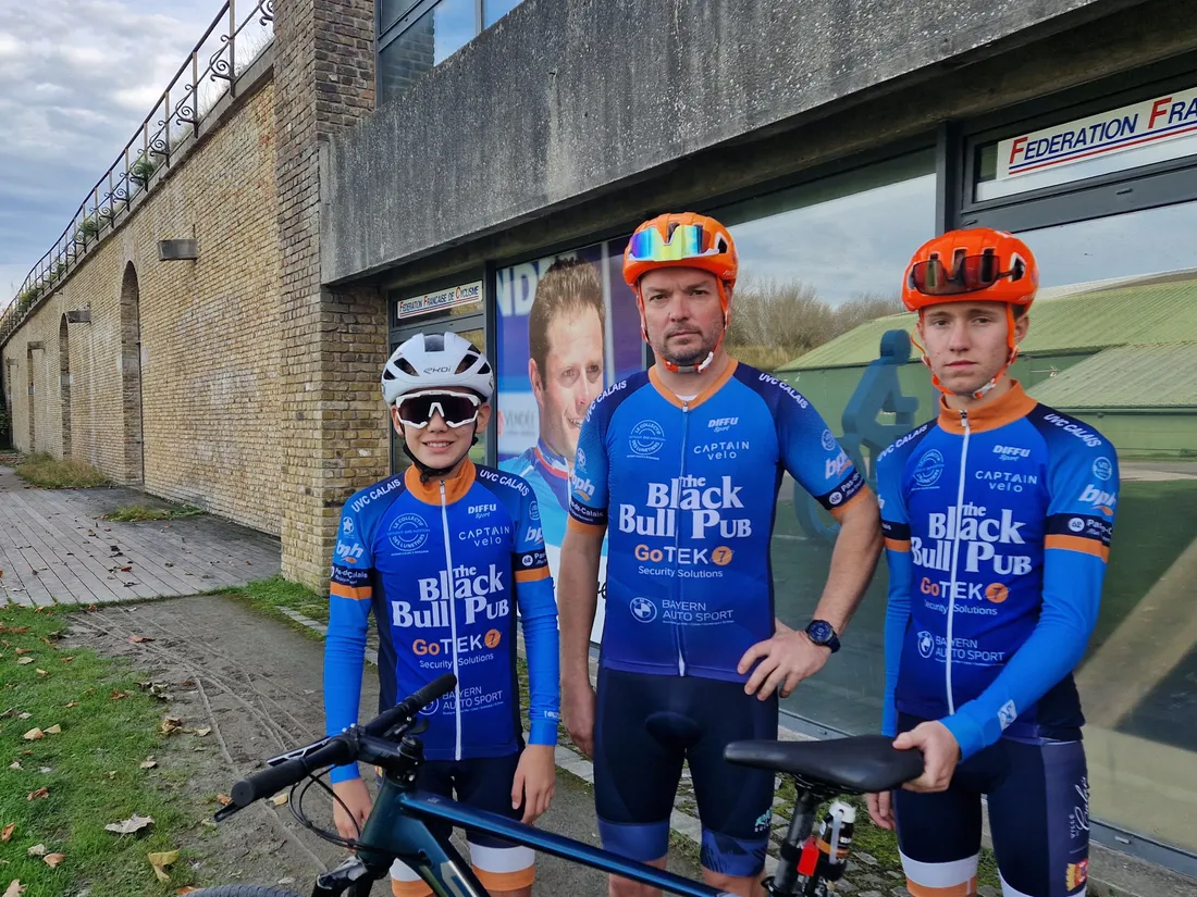 Philippe Druesne (au centre), vice-président de l'Union Vélo Club de Calais.