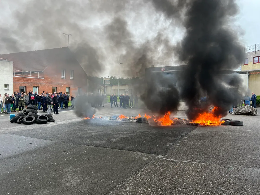 La mobilisation a commencé hier matin devant la prison de Longuenesse