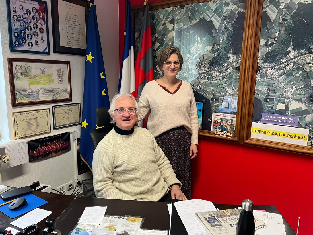 Le maire, Daniel Deschodt, aux côtés de la DGS, Mathilde Decoene-Carpentier