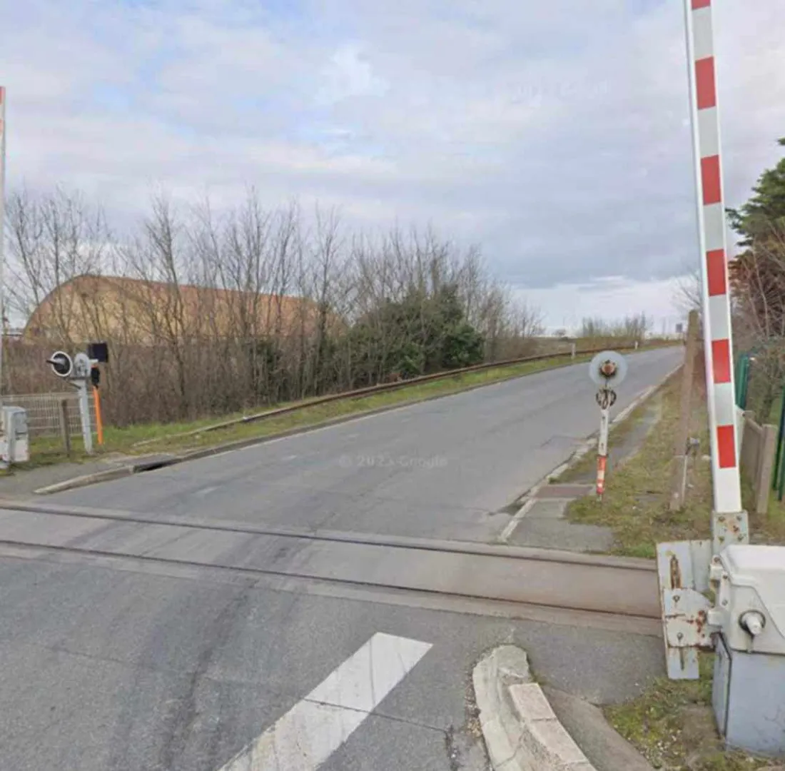 Le passage à niveau de la rue du Nord est fermé à la circulation