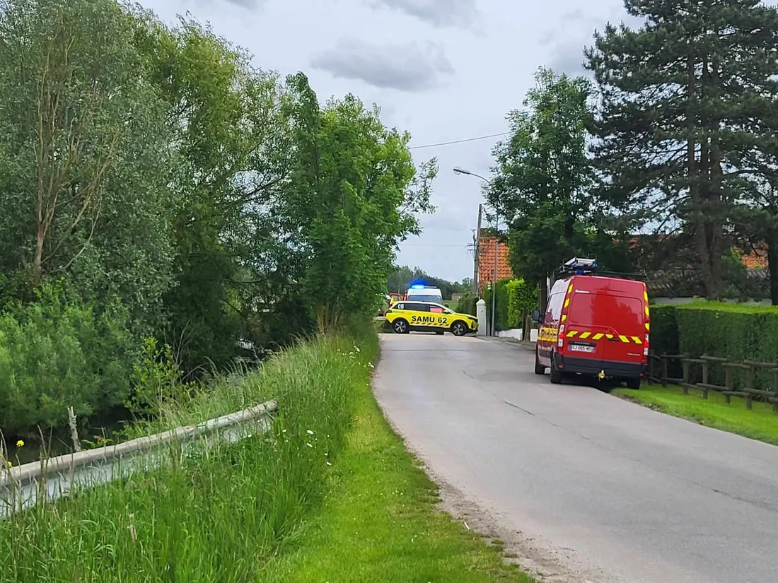 Une voiture a fini à l'eau dans la rivière de la Nielle