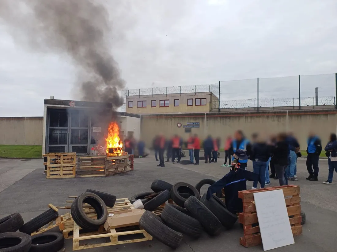 Les agents étaient rassemblés dès 6h ce lundi matin.