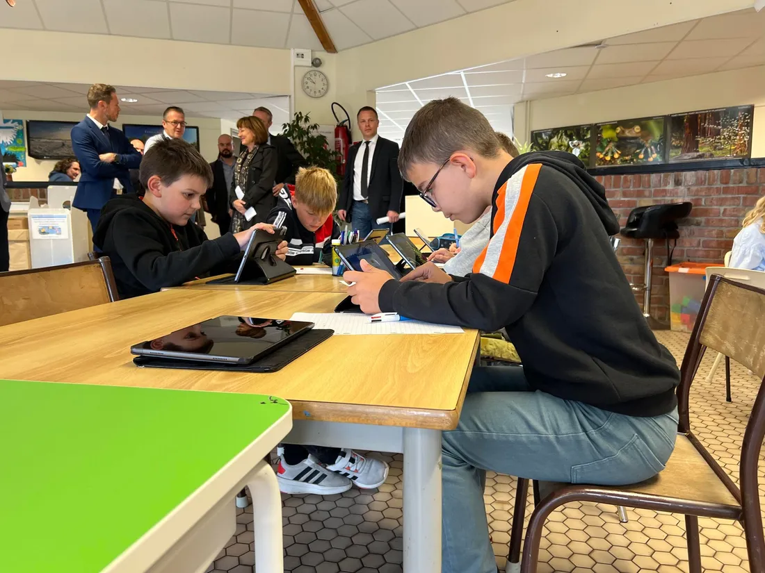 A Houlle, les élèves apprécient l'arrivée des tablettes.