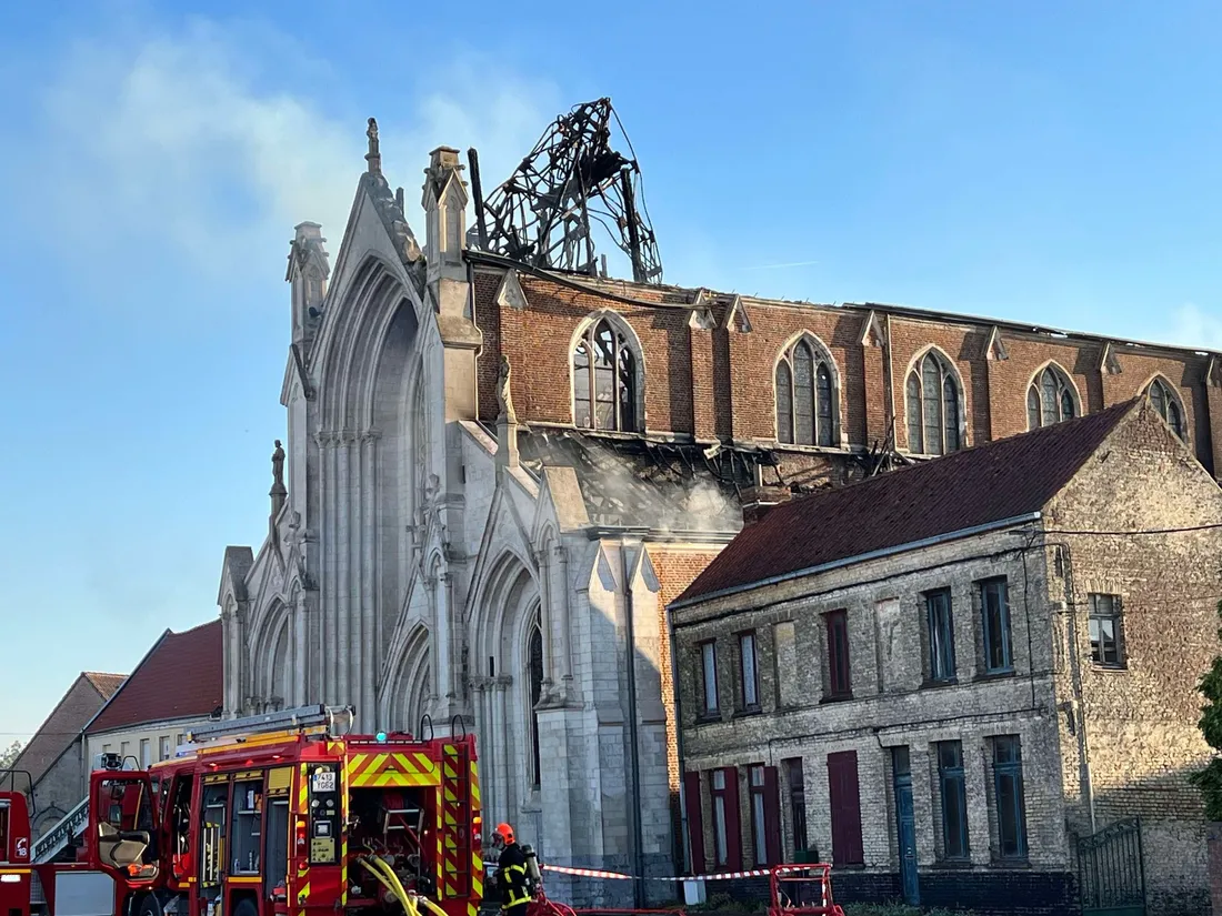 L'édifice a été ravagé par un incendie dans la nuit de dimanche à lundi.