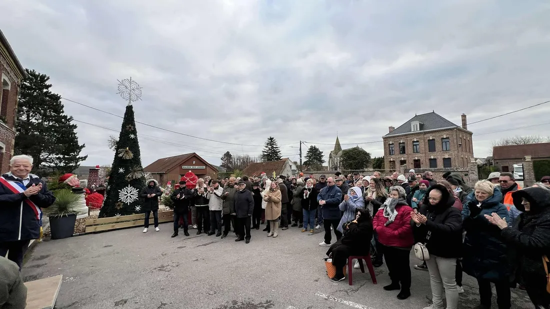 Une centaine de personnes a assisté à la prise de parole du maire de Nordausques. 