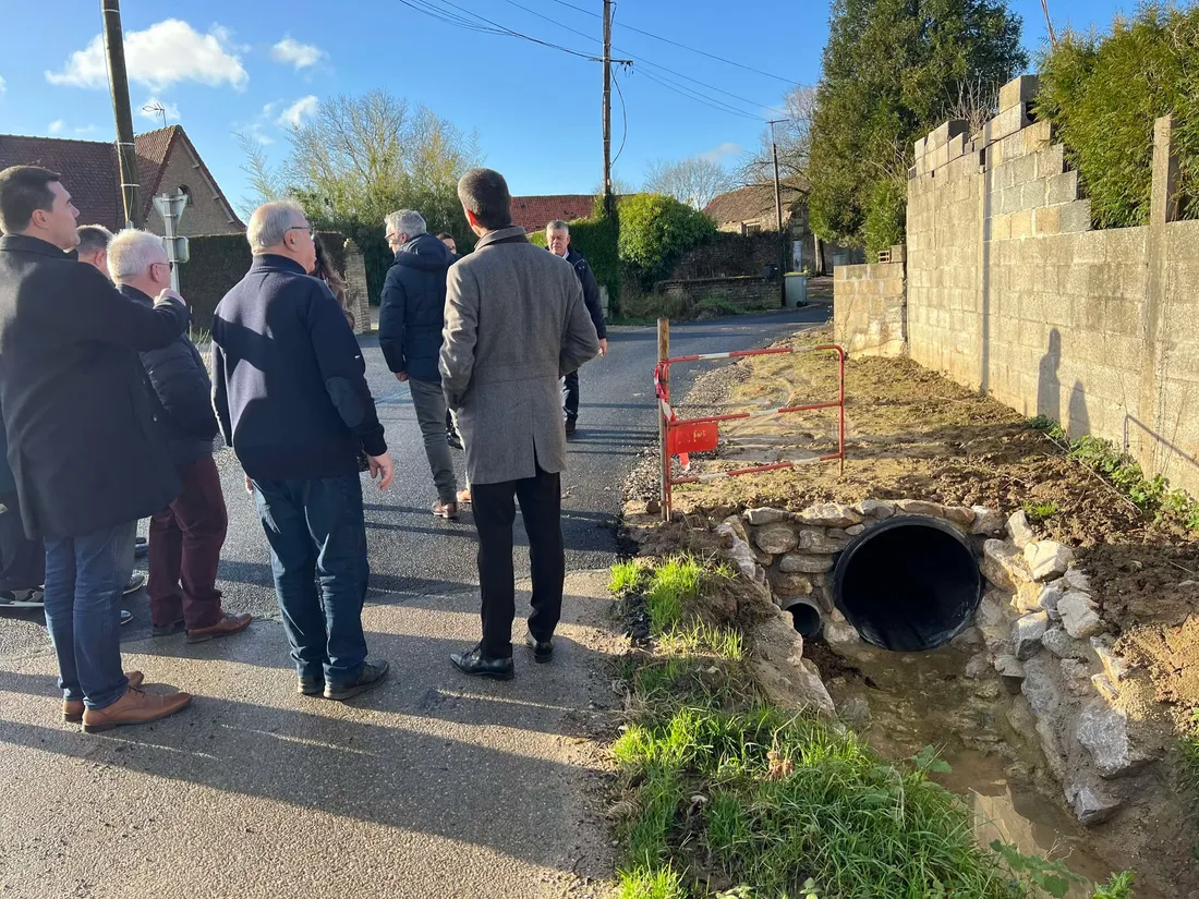Les tuyaux doivent permettre de lutter contre de nouvelles inondations.