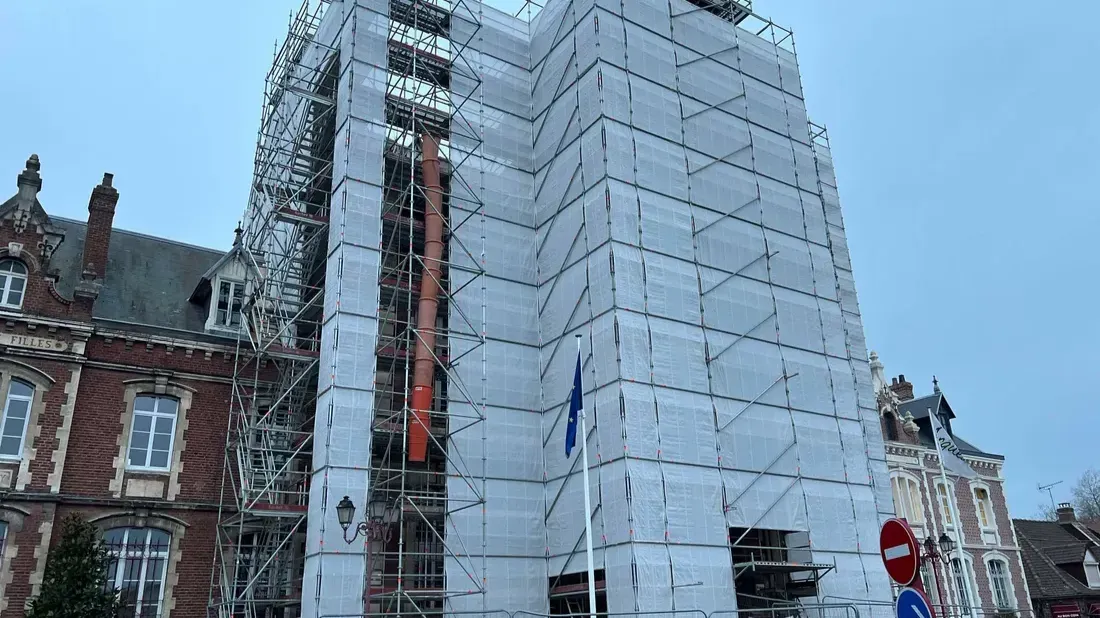 La mairie est encore en travaux pour plusieurs mois.