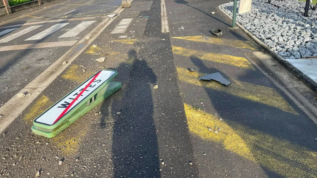 Plusieurs panneaux ont été saccagés. 