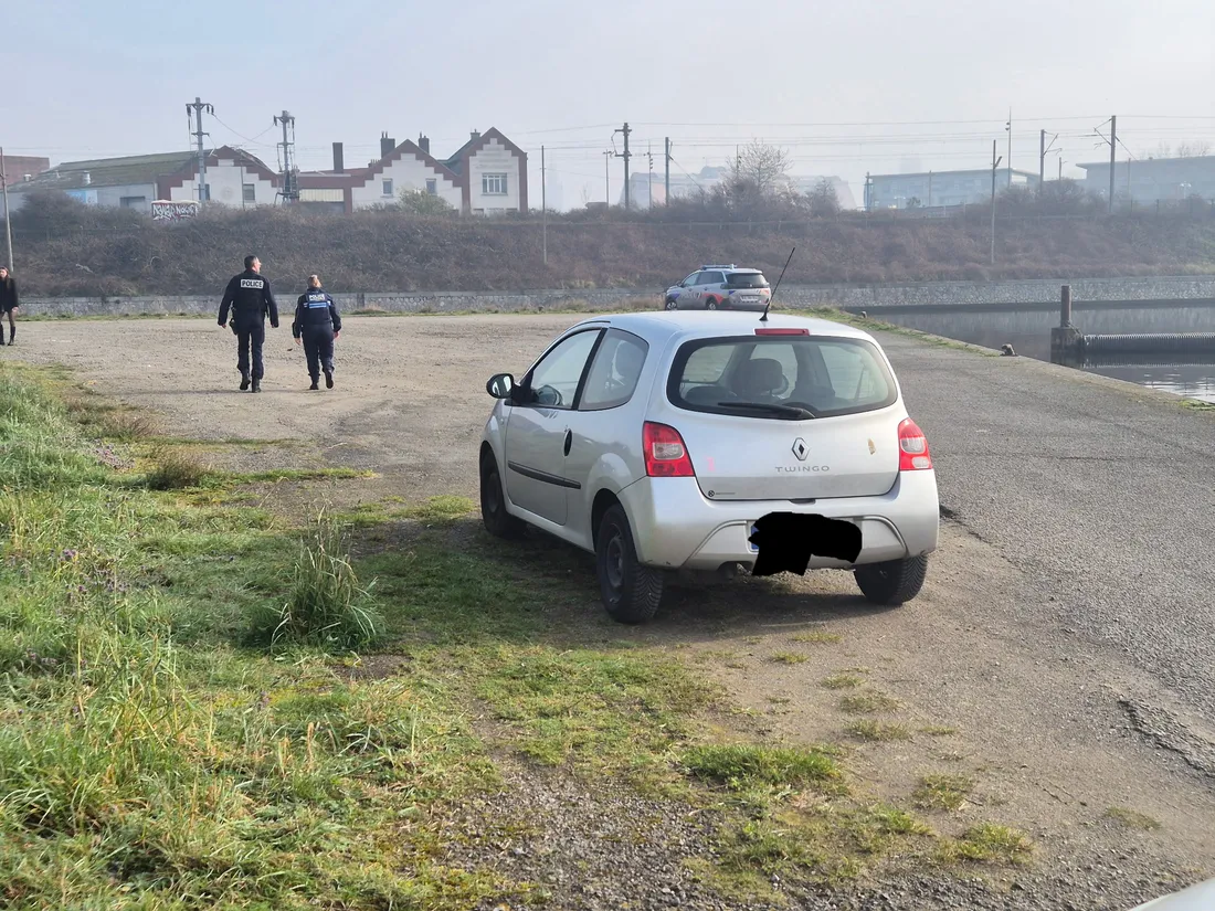 Les équipes de police et de secours sont sur place.