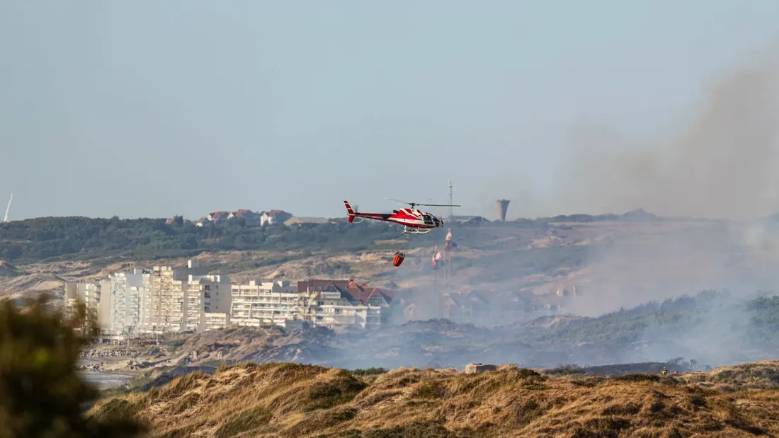 Les hélicoptères bombardiers d'eau reviennent. 