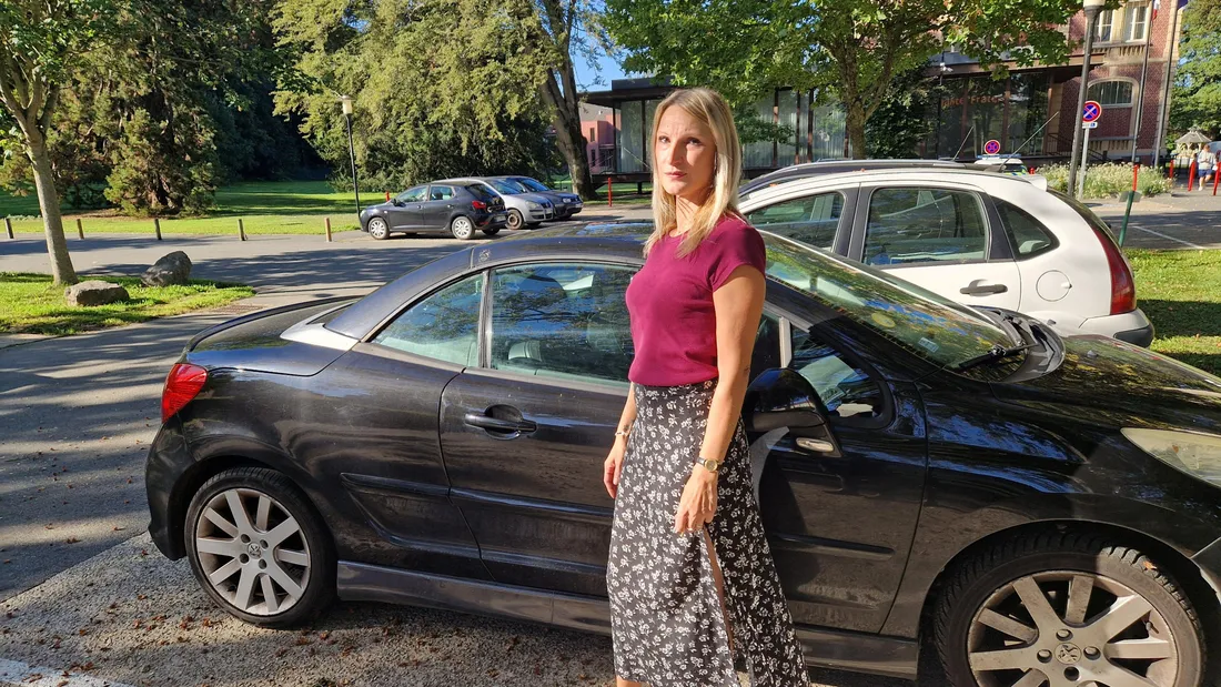Alexandra se rend à la station-service une à deux fois par semaine. 