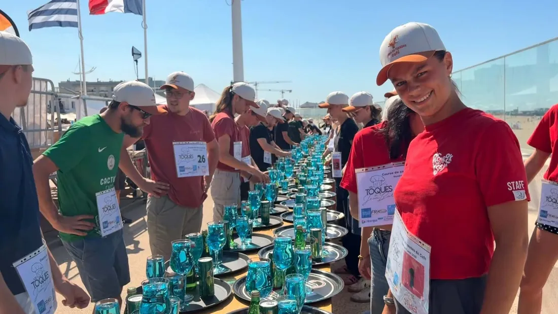 Anna et les autres serveurs prêts à s'élancer dans la course