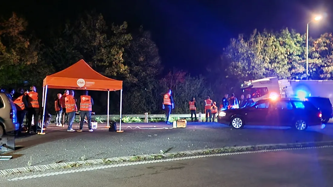 Le rassemblement a débuté en fin de nuit. 