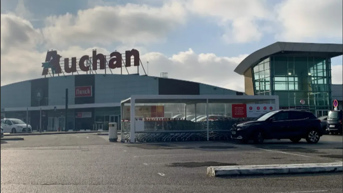 Une femme de 61 ans victime d'un arrêt cardiaque sur le parking d'Auchan.