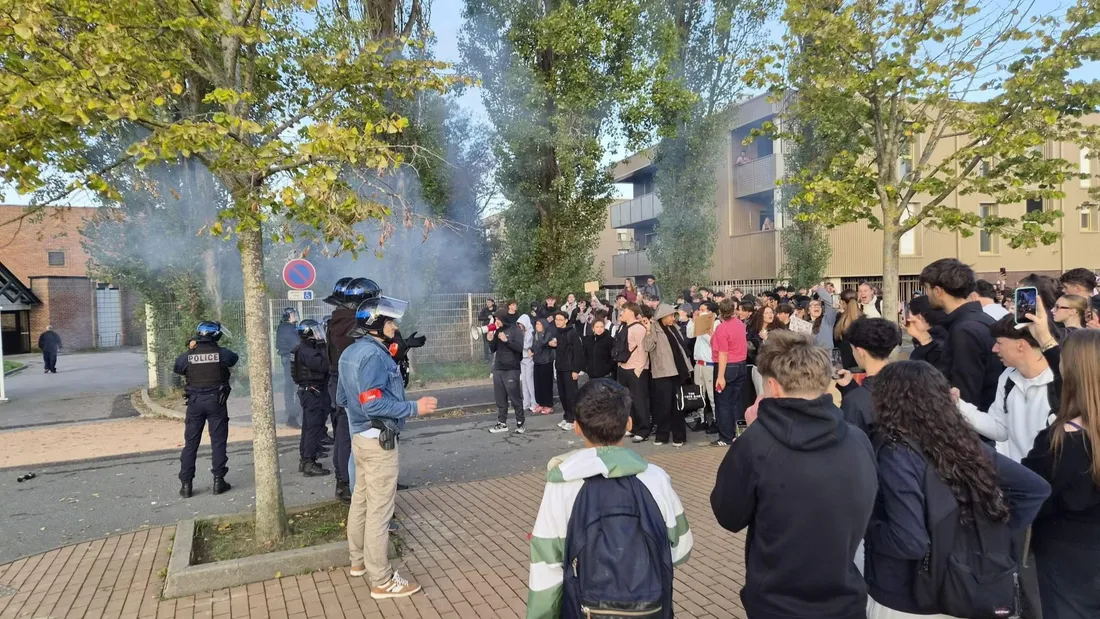 De nombreux lycéens se sont une nouvelle fois rassemblés ce vendredi. 