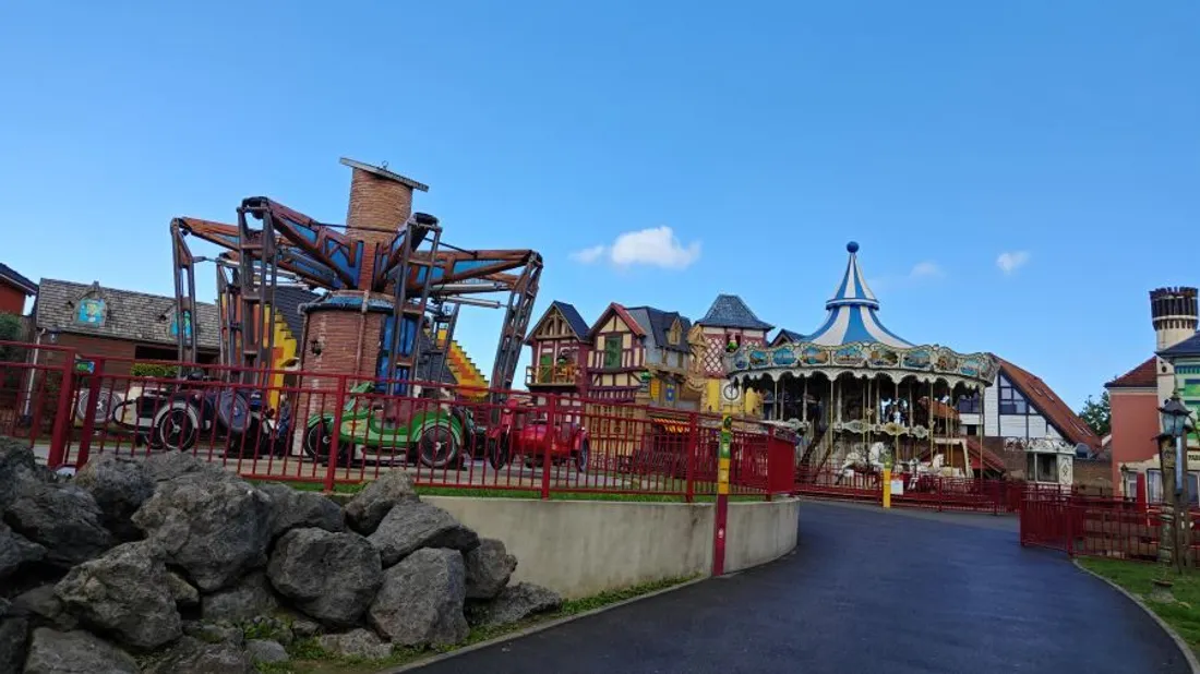 Le parc d'attractions ouvre ses portes durant les vacances de la Toussaint. 