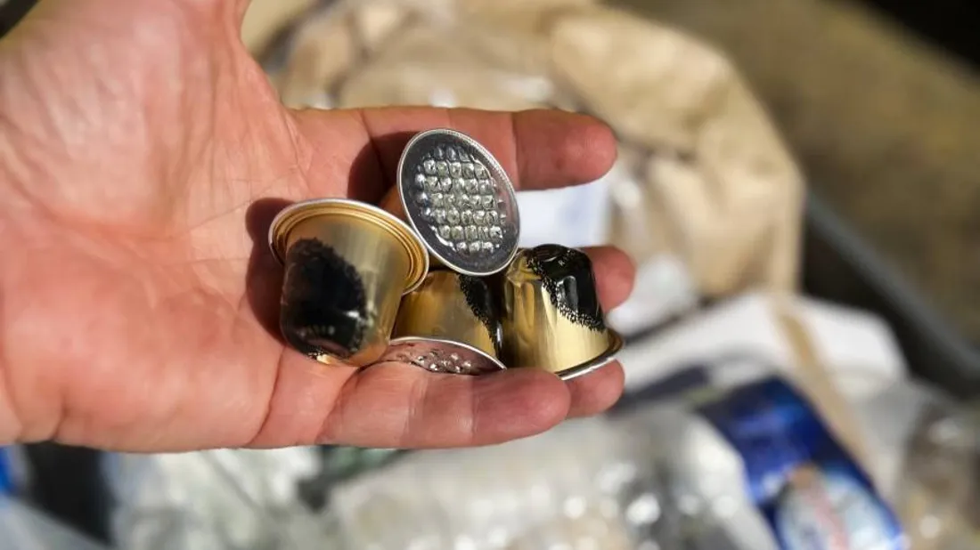 Les capsules doivent être jetées sans emballage. 