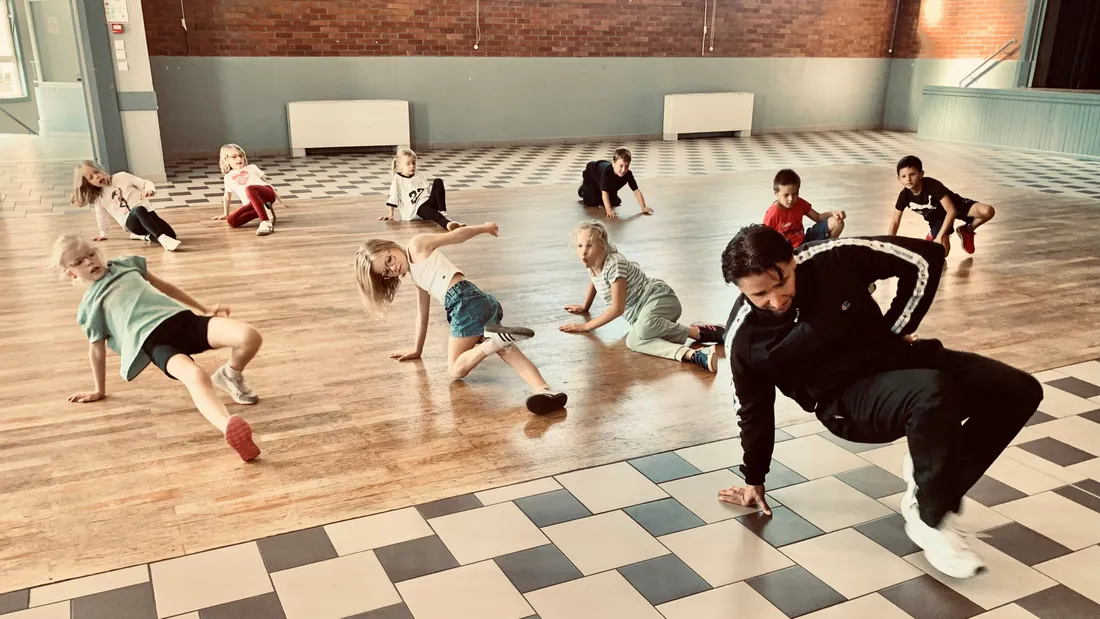 Deux groupes de hip-hop / breakdance ont été constitués. 