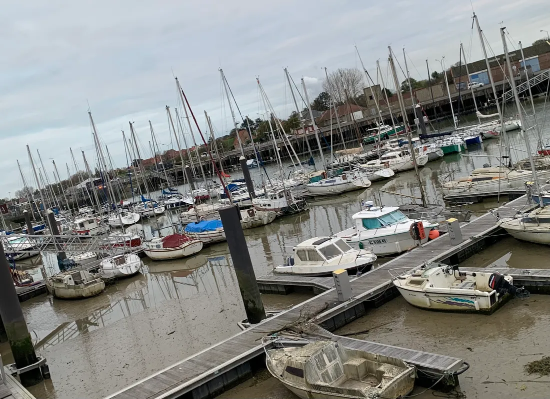 Installation d’un câble dans le chenal : le club Gravelines plaisance en colère