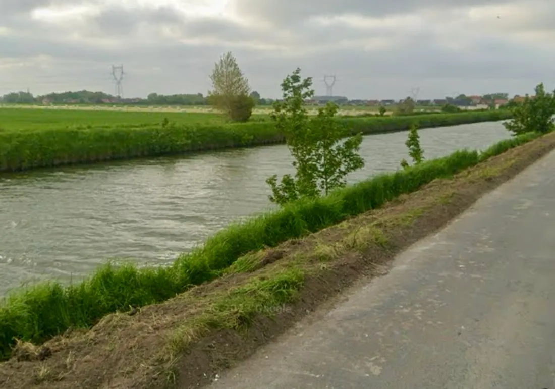 Voiture canal saint marie kerque