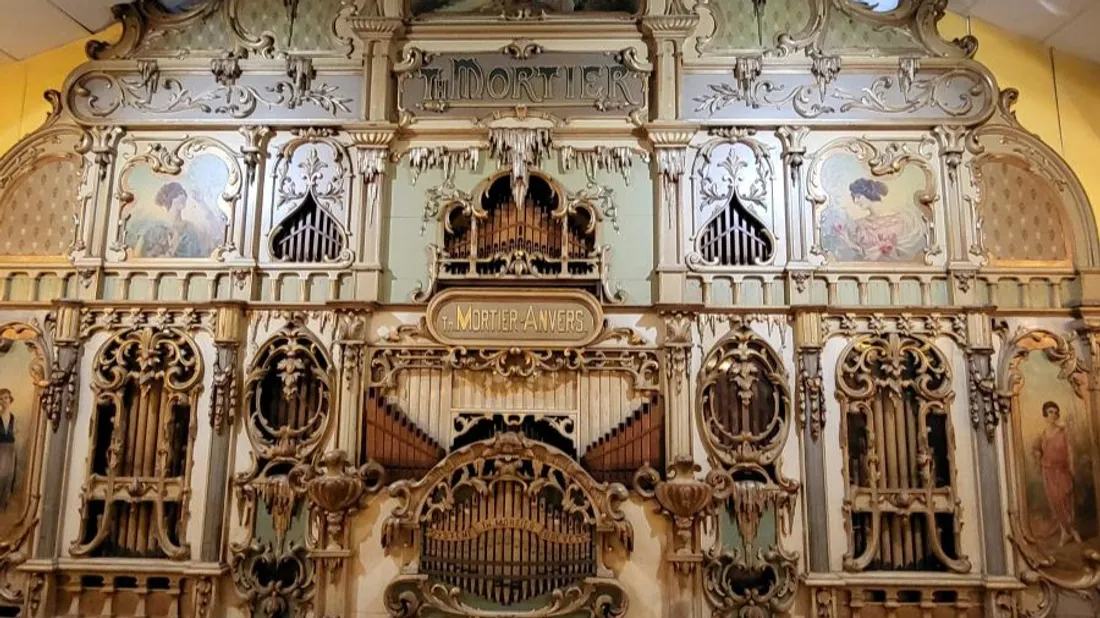 Les orgues datent de 1912, 1926 et 1939. 