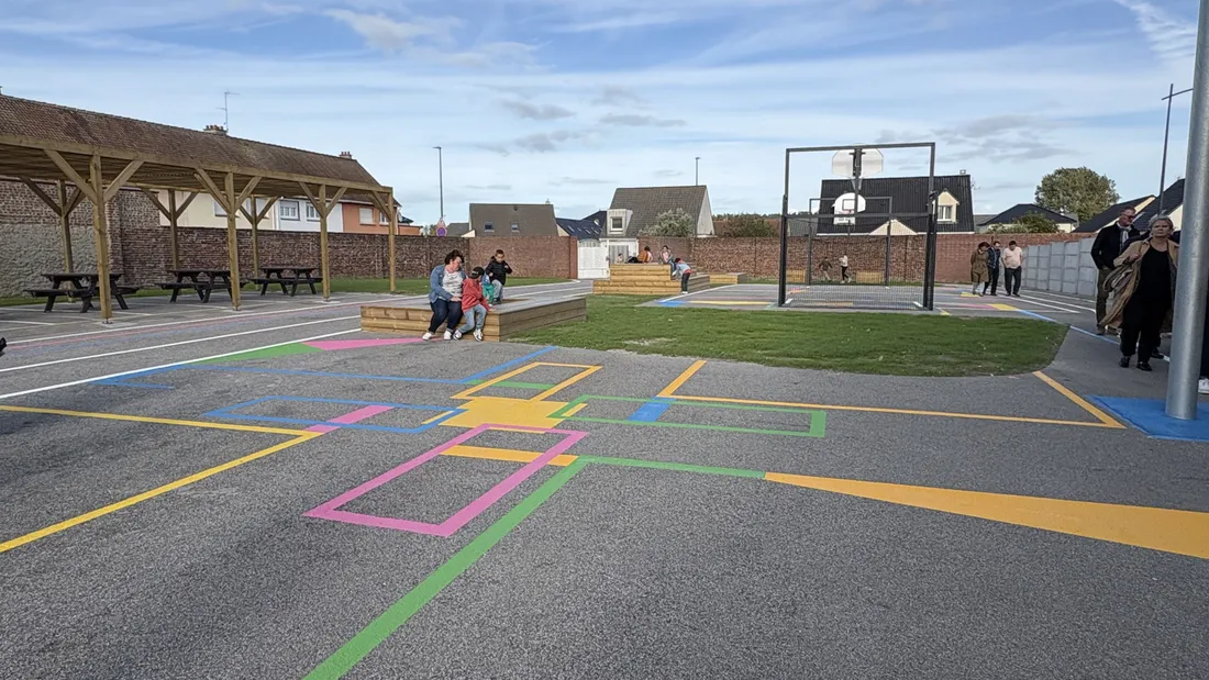 La nouvelle cour a été imaginée en collaboration avec les jeunes élèves et leurs parents