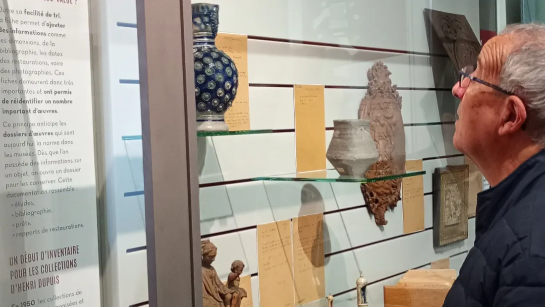 Environ cent objets sont à découvrir. 